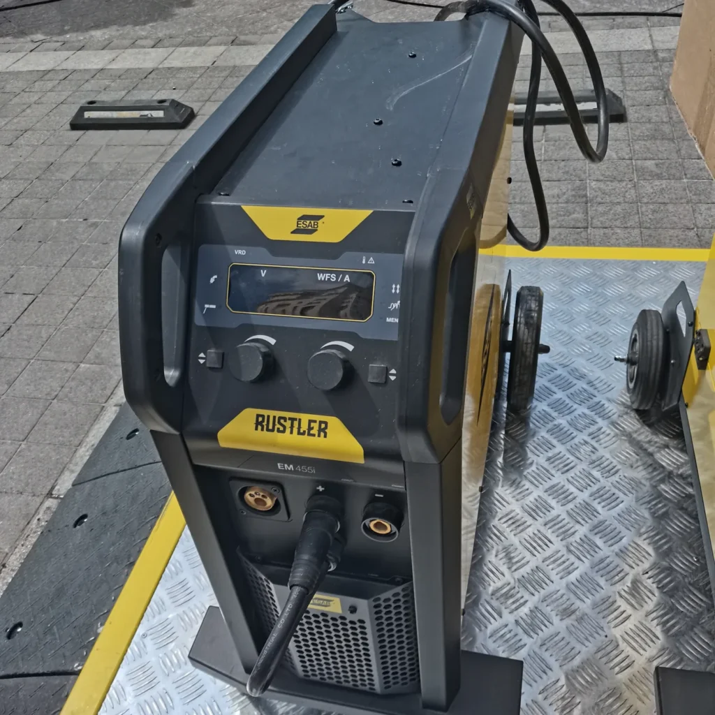 ESAB Rustler EM 455i MIG/MAG/MMA Welder — view 3